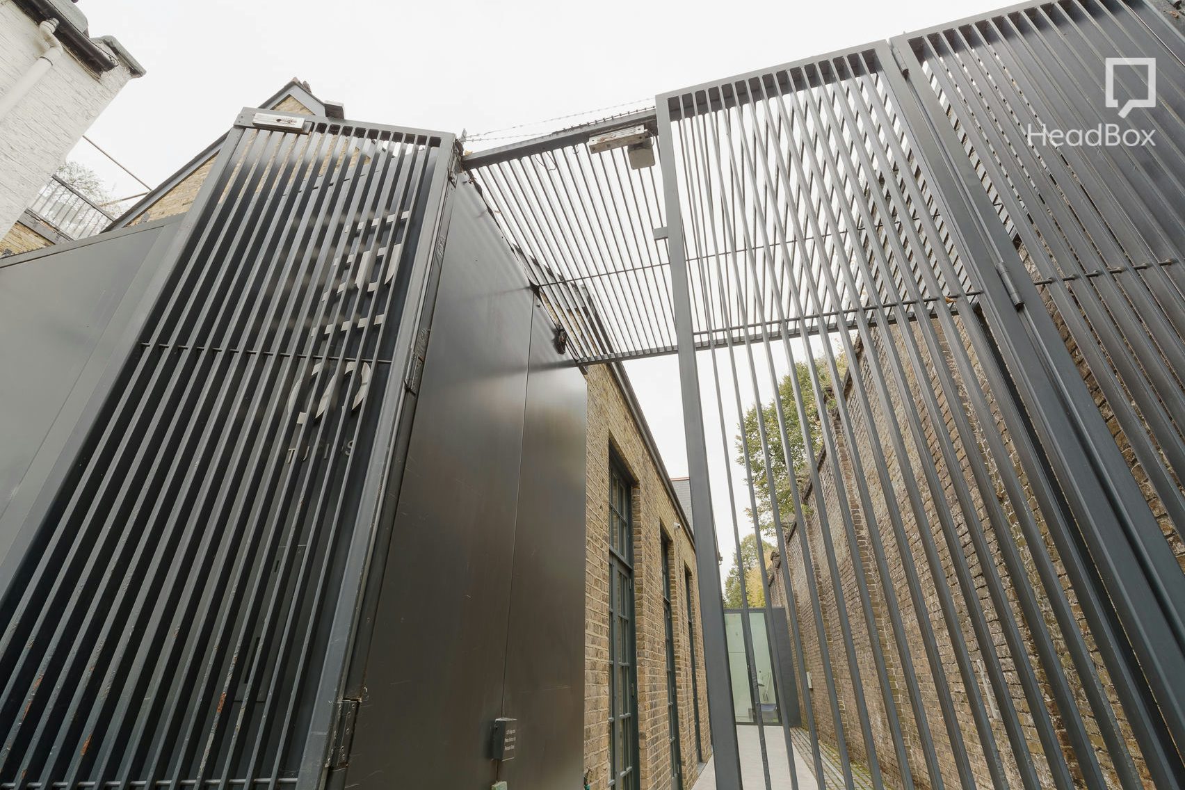 Afternoon Hire, Studio 2 8